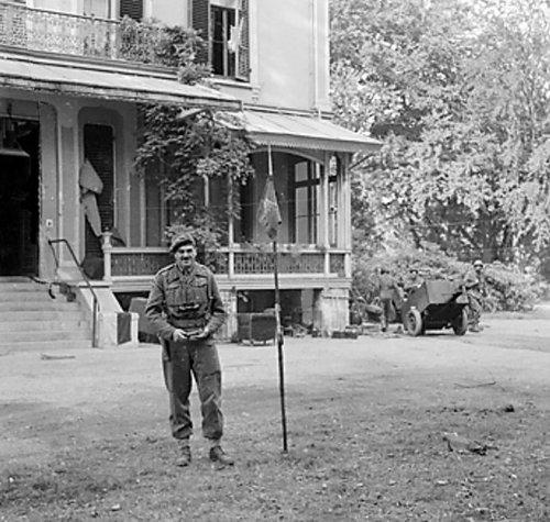 1st Airborne Division (UK) Major-General Urquhart trapped