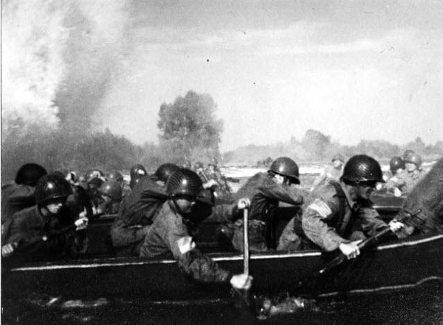 504th Parachute Infantry Regiment captures the bridges from the northern side