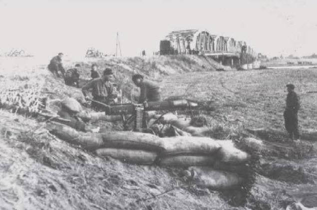 504th Parachute Infantry Regiment captures the bridges at Grave