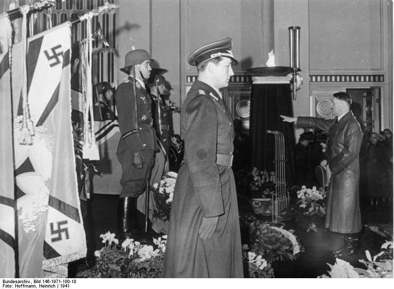 Hermann Göring at the funeral of Ernst Udet