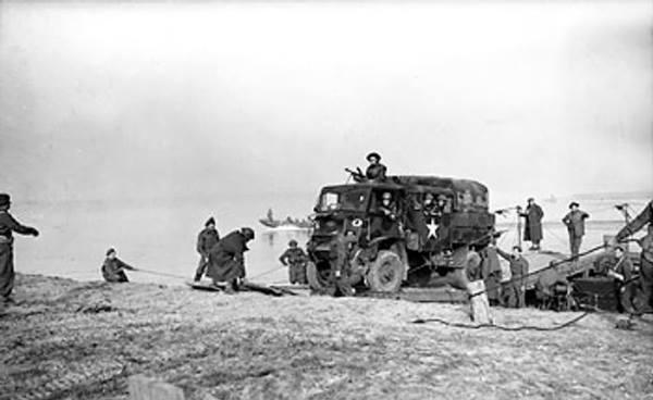 A Bedford QL truck leaves a raft after crossing the Rhine near Feldwick