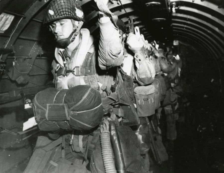 1944-06-06 00:05 D-day | Paratroopers to Normandy