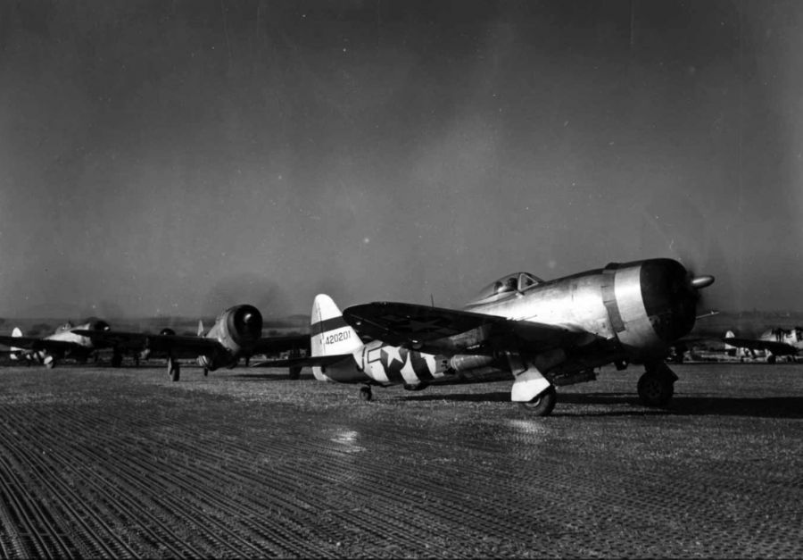 1944-06-09 Linkup | First Allied airfield in France