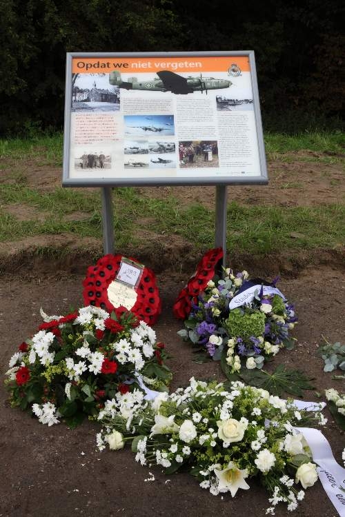 Mitchell lost at Arnhem (tegen dijk bij gasbedrijf) on 25-09-1944 (SGLO ref: T4344)